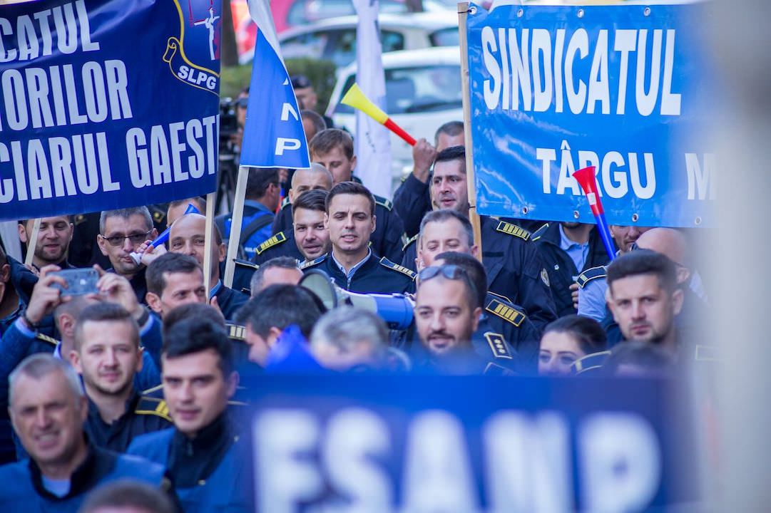 Sindicatele din penitenciare contestă „transparența online” impusă de Ministerul Dezvoltării și îl amenință pe ministrul CSEKE Attila cu procese și plângeri penale