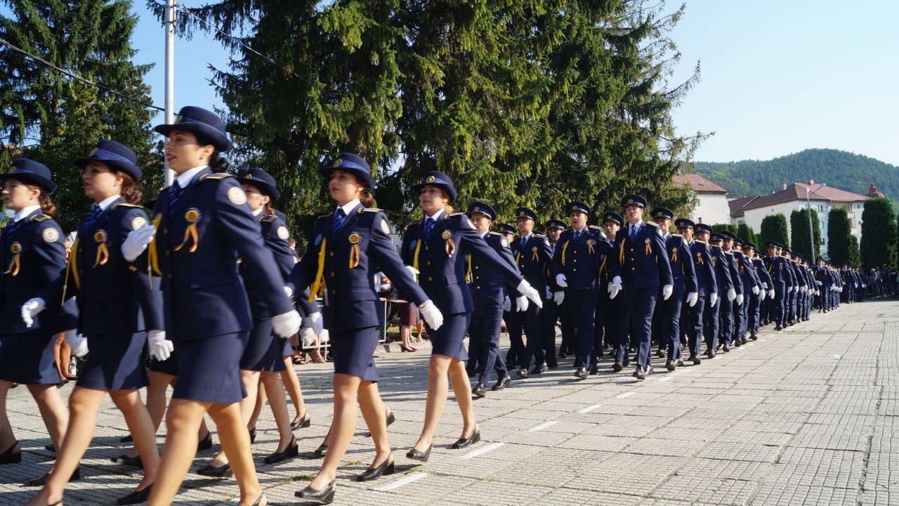 Schimbarea si mutarea din functie a politistilor de penitenciare au fost suspendate
